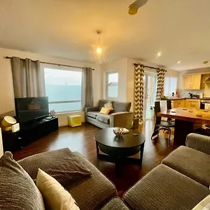 2 Bedroom City-centre With Free Parking Apartment Belfast